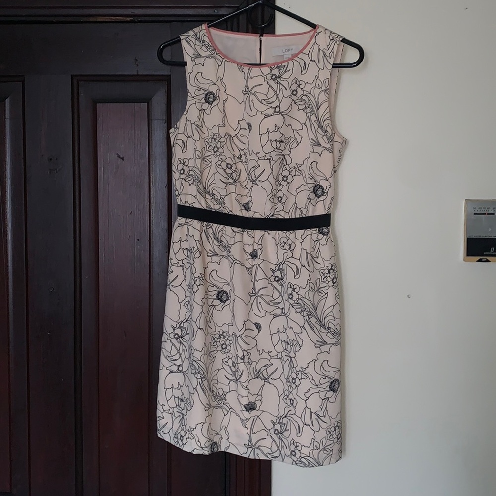 Blush pink knee-length patterned dress